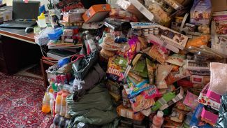 Das Bild zeigt eine Messie Wohnung, die von Rümpelrando entrümpelt wurde.